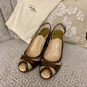 COLE HAAN CYRILLA SLING Linen/Cognc Wedges